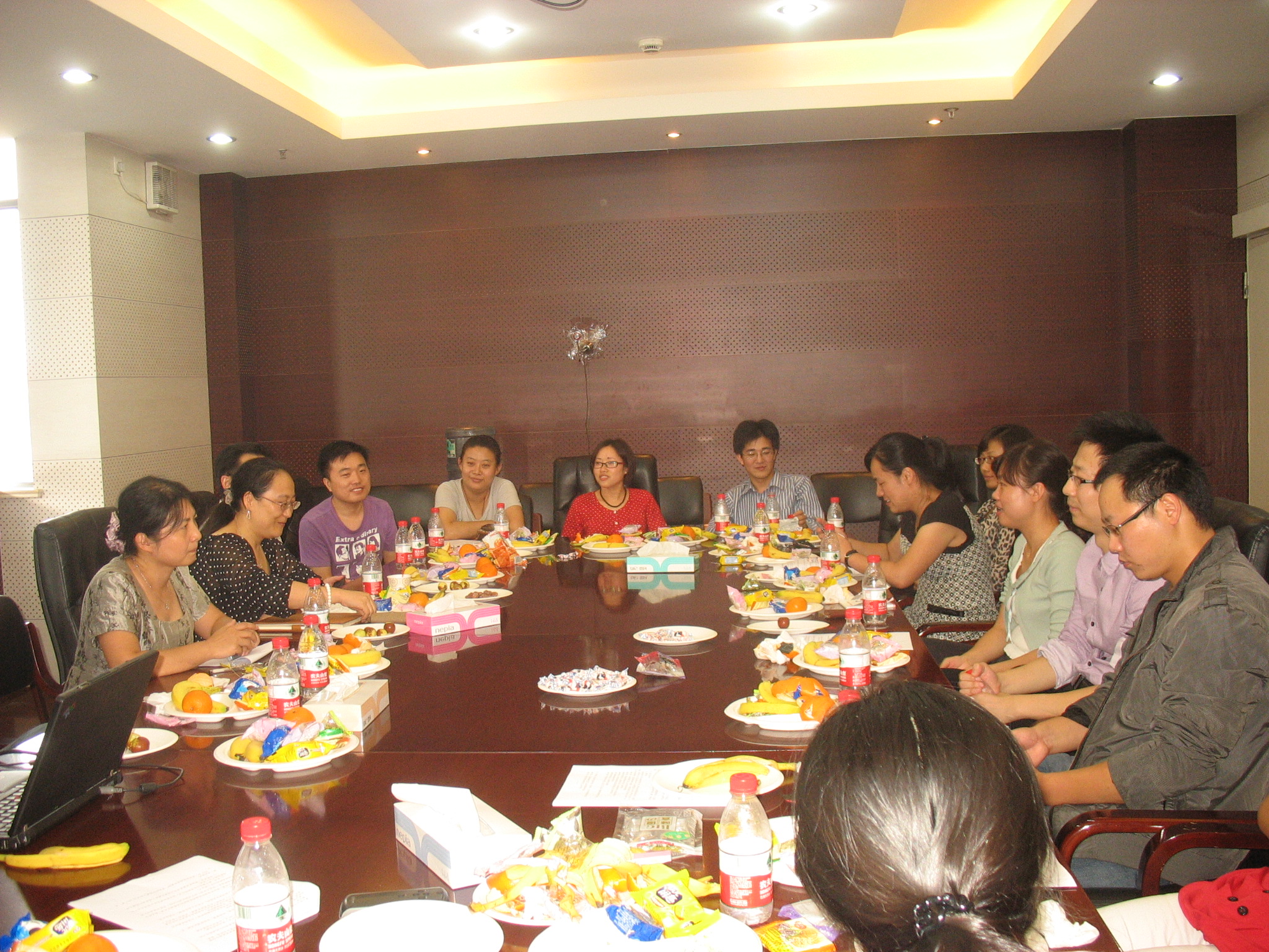 成人影片
召开青年教师座谈会