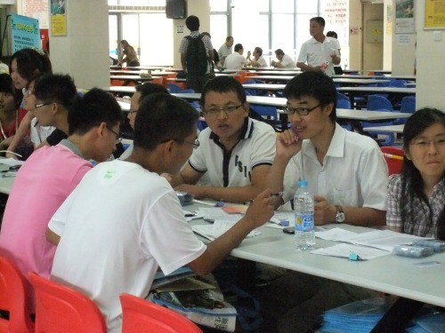 成人影片
新生报到现场