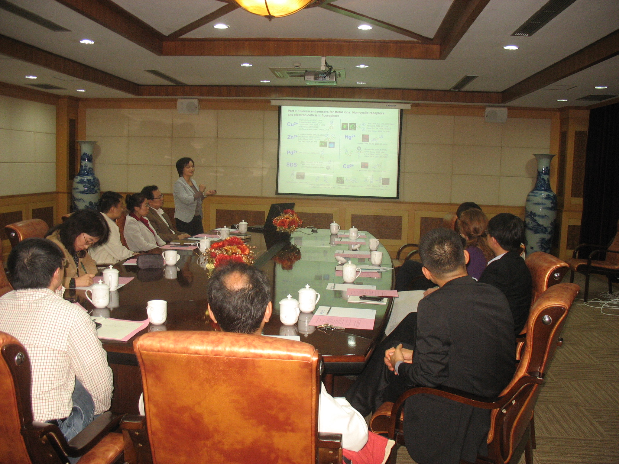 成人影片
常务副院长徐玉芳教授介绍科研工作